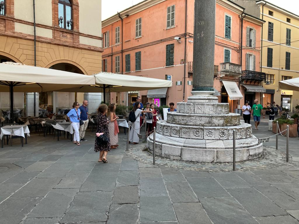 Piazza del Popolo a Ravenna, Colonna veneziana