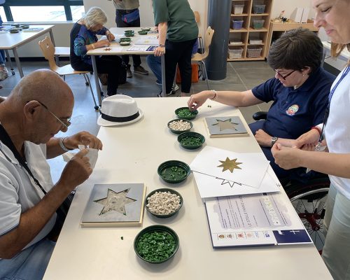 Laboratorio di mosaico per persone non vedenti